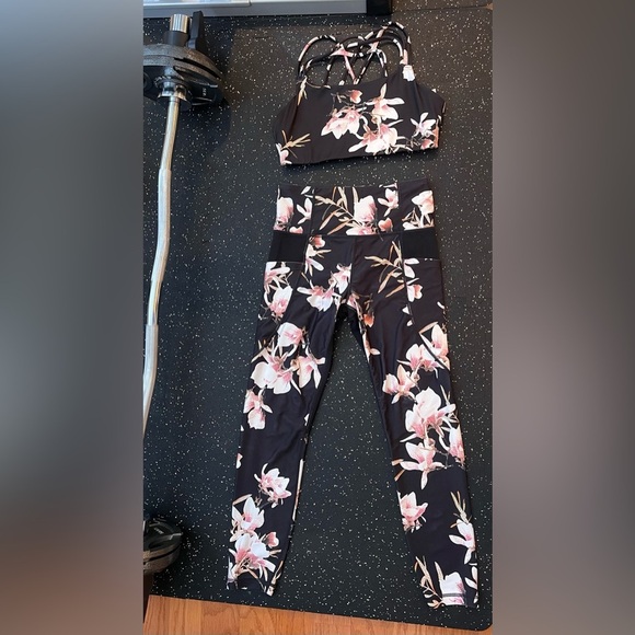 Athleta Magnolia Salutation Stash Pocket Tight Leggings - Picture 11 of 12